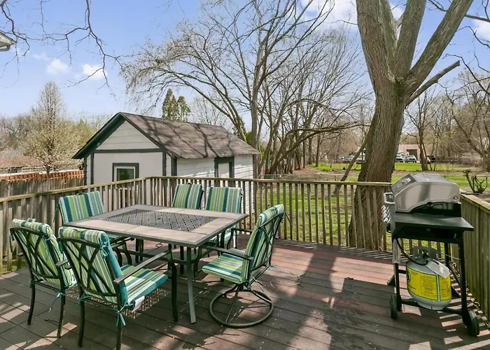 Holiday home With Fenced Yard, Deck And Porch In Dt Near Naval Base