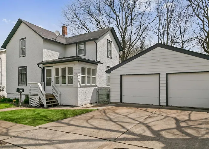 Holiday home With Fenced Yard, Deck And Porch In Dt Near Naval Base